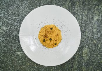 Lefay Resorts: рецепт ризотто с шафраном, каперсами и шоколадной крошкой