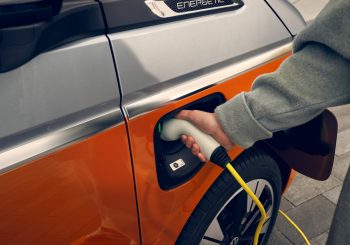 Volkswagen начинает предварительные продажи нового Multivan