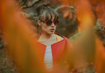 Этой осенью неожиданно актуально новое звучание песни Раймонда Паулса «Листья желтые»