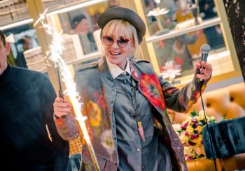 Секретная вечеринка с артистами и журналистами: Вышел “легендарный” диск Лаймы Вайкуле