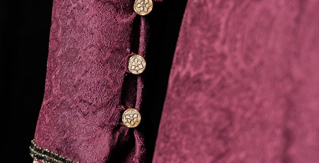 От Тэтчер до Кардашьян: в Риге откроется выставка «Одежда знаменитостей»