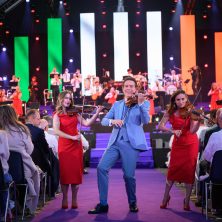 «The Maestro» впервые в Риге: рождественское шоу, в котором шутит даже классика