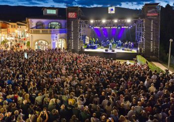 Шоппинг под музыку