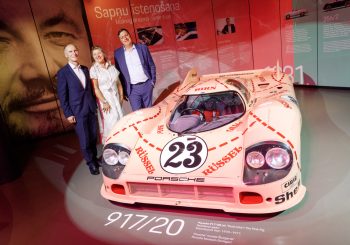 В Рижском Мотор-музее открылась уникальная выставка исторических автомобилей «Porsche»