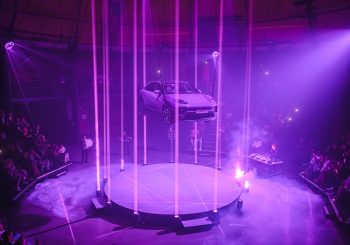 В Риге представлены первые полностью электрические внедорожники Porsche — Macan 4 и Macan Turbo