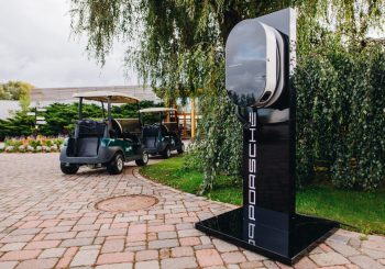 Porsche Latvia открывает первую общественную станцию подзарядки для электромобилей