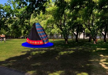 Уникальный объект в парке Эспланады – крупноформатная движущаяся народная юбка 3D