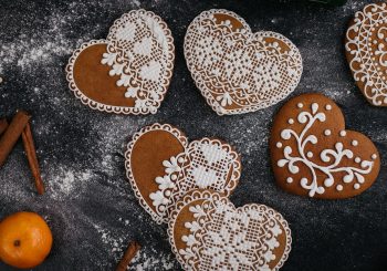 Как приготовить хрустящие медовые пипаркукас с ажурной росписью глазурью