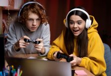 Опрос: каждый десятый молодой человек заводит друзей в социальных сетях или на платформах видеоигр