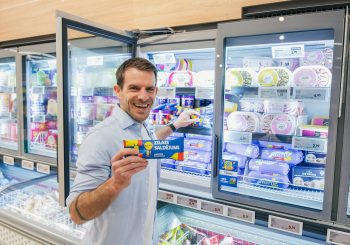 «Avenei» в сотрудничестве с «Lidl» создало особое синее мороженое