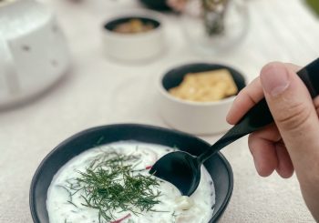 Три блюда с кефиром, которые помогут разнообразить летнее меню