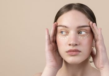 “Гусиные лапки”, темные круги, отеки – как подобрать наиболее подходящий для себя крем для глаз?