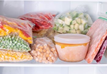 Шеф-повар объясняет самые распространённые ошибки при замораживании продуктов