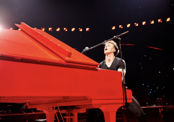 Талантливый Стивен Ридли даст в Юрмале сольный концерт и настоящий моно-спектакль