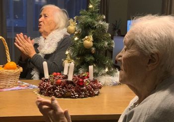 Компания Senior Group подготовила традиционное Рождественское поздравление для сеньоров
