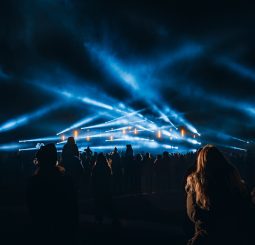 Куда пойти на этих выходных в Риге и окрестностях: Хэллоуин, ярмарки, кино и творческие встречи