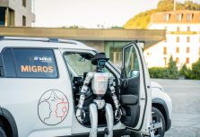Rinspeed отправил гуманоидного робота GIGI в турне по Швейцарии