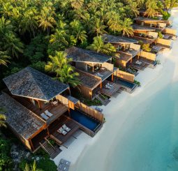 Праздничный сезон с историей: The St. Regis Maldives Vommuli Resort отмечает 10 лет
