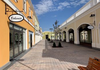 Аутлет-городок Via Jurmala Outlet Village открывает двери для посетителей