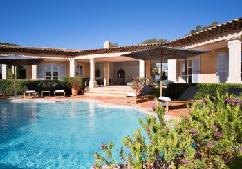 La Réserve: осень с видом на Средиземное море