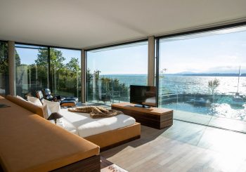 Гостей La Villa du Lac приглашают сыграть в гольф с видом на Женевское озеро