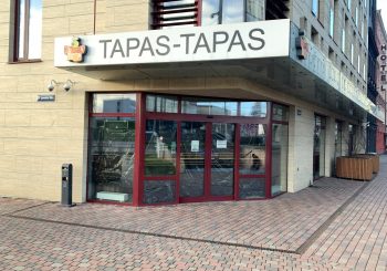 Гостиницы просят о помощи: “Мы превращаемся в город призраков, где орудуют мародеры”