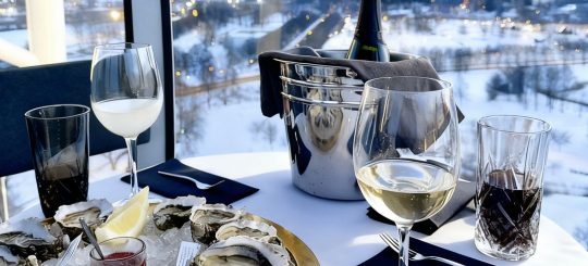 8 марта «Buržuj» поднимет устриц и шампанское на новую высоту