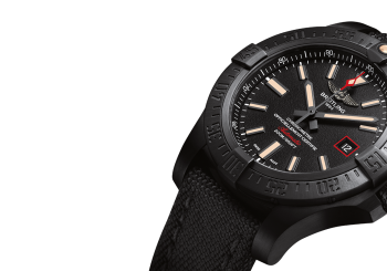 На черных титановых крыльях