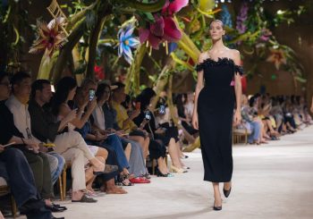 CHANEL превратил показ Haute Couture в сказку о Габриэль Шанель
