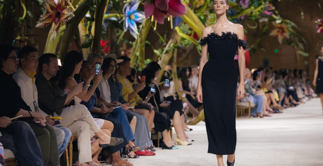 CHANEL превратил показ Haute Couture в сказку о Габриэль Шанель