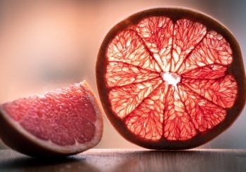 Маринады, бобовые, листья салата и даже шпината – продукты, несовместимые с приемом лекарств