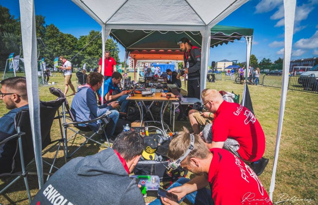 Дроны. Гонки в поднебесье