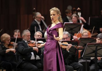 В Лиепае выступят Берлинский филармонический оркестр и Элина Гаранча
