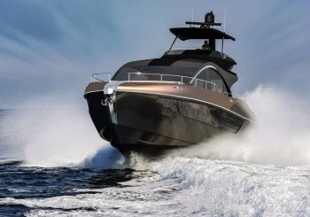 Lexus выходит в море