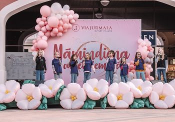 День Мамы в аутлет-городке в Пиньки