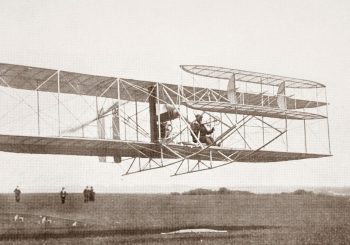 2 июня — знаменательный день в истории Rolls-Royce: Чарльз Роллс совершил легендарный полет