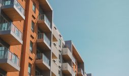 Рынок жилья Латвии становится активнее – растет интерес покупателей к частным домам