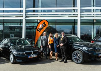Группа BMW  передает новые автомобили BMW X5 и BMW 3-й серии компании “Sixt”