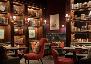 Карикатуры и авторские коктейли в отеле Rosewood London