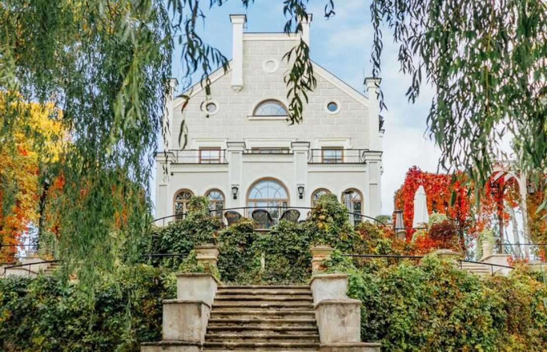 Лаурис Алексеев приглашает в усадьбу Rumene на ужин с черной икрой