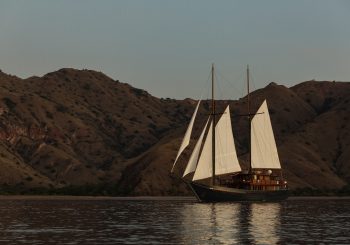 Создатели балийского отеля Nirjhara запустили уникальный продукт — парусную яхту Vela