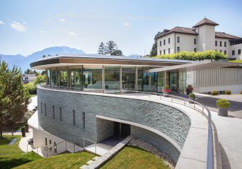 Место, где время останавливается: как клиника La Prairie получила звание лучшей в мире