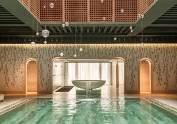 Новый королевский отель Royal Mansour Tamuda Bay с единственным частным пляжем в Марокко