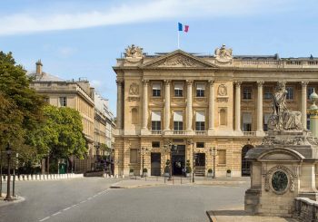 Фургон с мороженым в Париже от отеля Hôtel de Crillon, A Rosewood Hotel